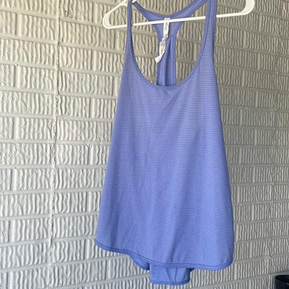 Lululemon lilac singlet — Size 8.
